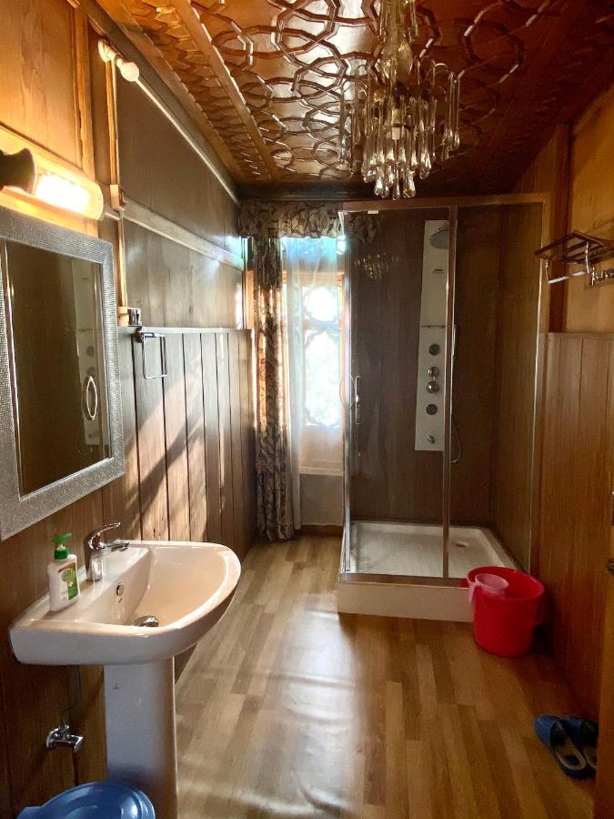 Green Paradise Houseboat - Centrally Heated Srīnagar Exterior foto